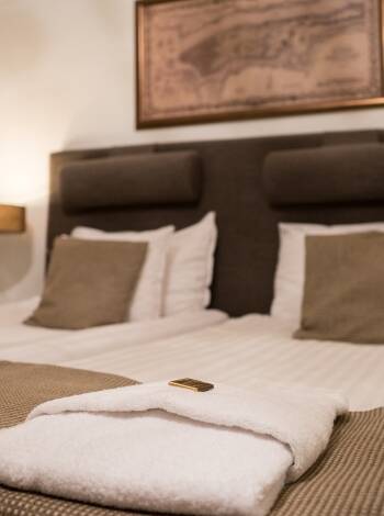 Alle Zimmer sind mit eigenem Bad und WC ausgestattet und bieten Haartrockner, bequeme Betten, Verdunkelungsvorhänge, Telefon und TV.