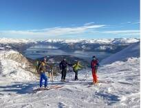 Ulvik er vann, fjell og Norges blomsterdal i Hardanger, samt en utmerket base for fotturer, skitur og padling, blant annet.