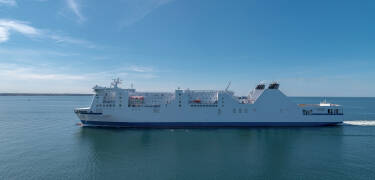Das Hotel liegt direkt am Fährterminal der Stadt, von wo aus es nach Travemünde, Rostock, Swinousjie, Klaipeda und Sassnitz geht.