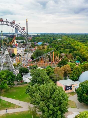 Prater, Stephansdom und Schloss Schönbrunn sind nur einige der vielen Hauptattraktionen Wiens.