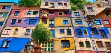 Strosa längs med Wiens vackra gator och upplev arkitektoniska höjdpunkter såsom Hundertwasser-huset.