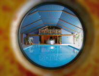 På Eurostrand Resort kan I også slappe af i det tilhørende wellnessområde med pool.