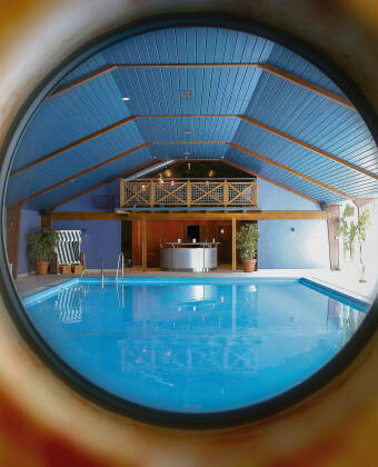 På Eurostrand Resort kan du også slappe af i wellnessområdet med pool.