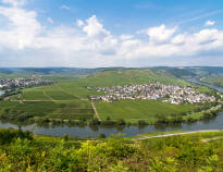 Leiwen er malerisk beliggende i Moseldalen, som er et af de smukkeste hjørner af Tyskland.