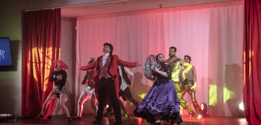 Die Abendshow im Resort wird vom berühmten P.T. Barnum geleitet.