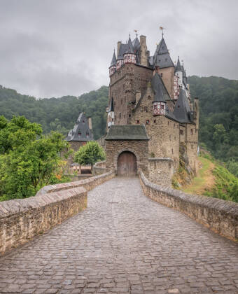 Machen Sie einen Ausflug nach Koblenz und besichtigen Sie z.B. die beeindruckende Burg Eltz.