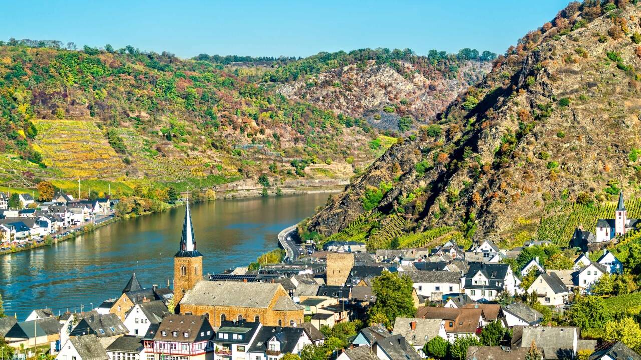 Bo direkte ved Moselens bred med smuk udsigt og nem adgang til naturen.