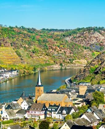 Bo direkte ved Moselens elvebredd med flott utsikt og enkel tilgang til naturen.