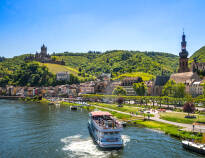 Alken ligger lige midt imellem byerne Cochem og Koblenz, som begge er helt oplagt at besøge.