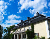 Besøg Mårbacka, hjemsted for den berømte forfatter Selma Lagerlöf, den første kvinde, der vandt Nobelprisen i litteratur.