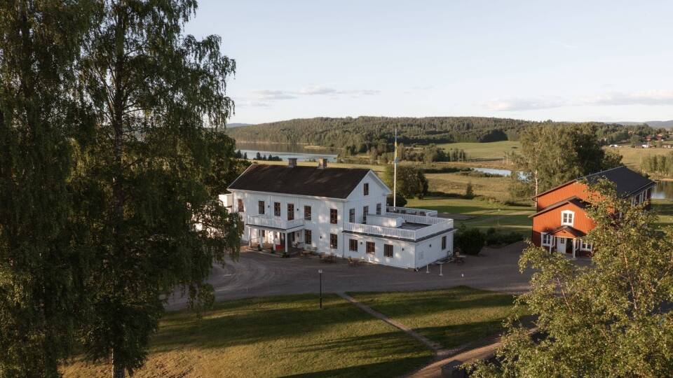Oplev herregårdslivet på landet i Värmland på den historiske Ulvsby Herrgård.