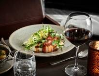 After an eventful day, you can enjoy a nice dinner and a glass of wine in the hotel restaurant
