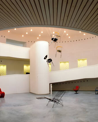 At the museum you can experience art, design and crafts, including Arne Jacobsen's Kube-flex summer house.