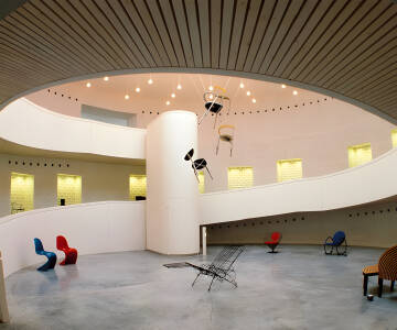 På museet kan I opleve kunst, design og kunsthåndværk og bl.a. opleve Arne Jacobsens Kube-flex sommerhus.