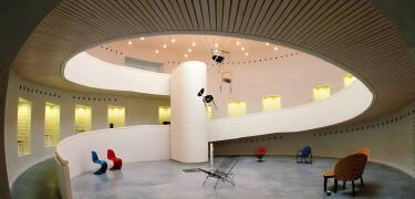 På museet kan I opleve kunst, design og kunsthåndværk og bl.a. opleve Arne Jacobsens Kube-flex sommerhus.