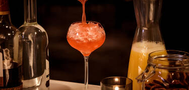 Nyd hotellets hyggelige omgivelser og tag en drink.