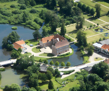 Ta turen til Gram Slott, som avholder mange arrangementer, formidler historie og kultur og mye mer.