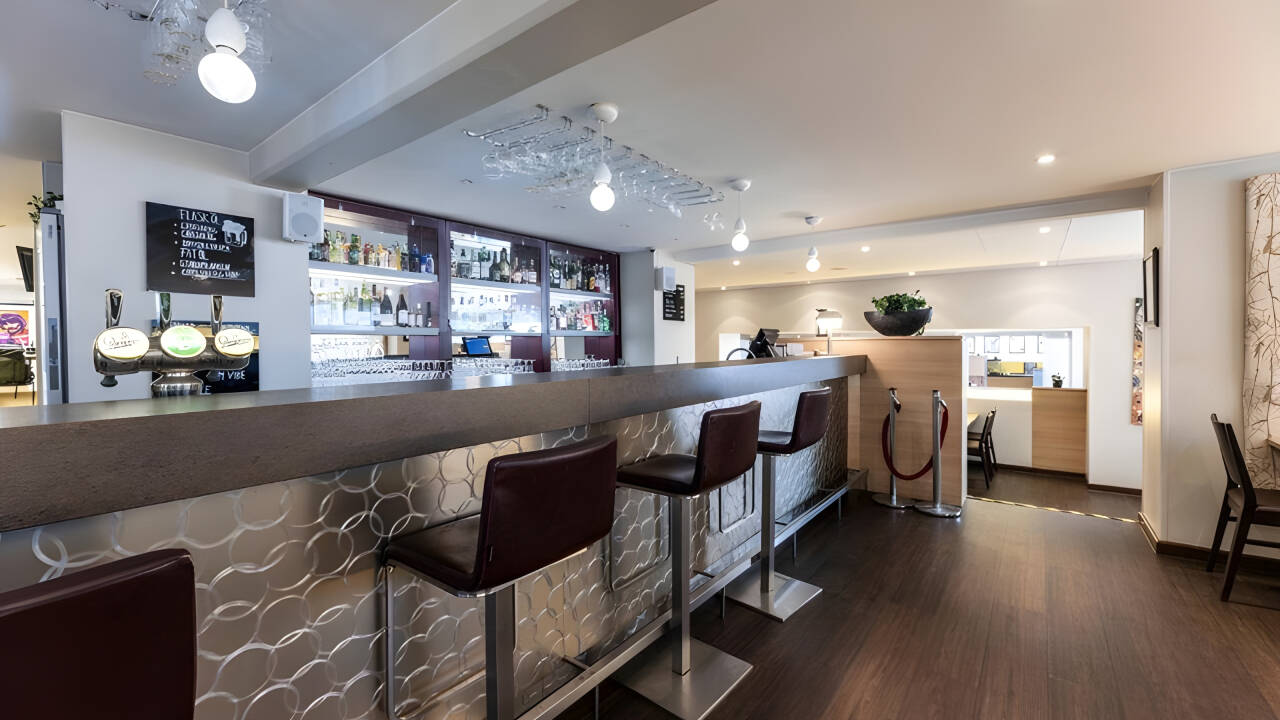 Relax with a refreshing drink in the hotel’s welcoming bar – the perfect place to unwind after a day in Malmö. Light meals and snacks are also available around the clock.