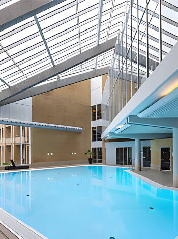 Koppla av på hotellet efter en dag fylld av aktiviteter. Välj mellan ångbastu, torrbastu och inomhusbassäng