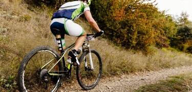 Nærområdet byr på mange aktiviteter, som f.eks. mountainbike og landhockey.