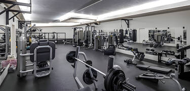 Trainieren Sie Im hoteleigenen Fitnesscenter.
