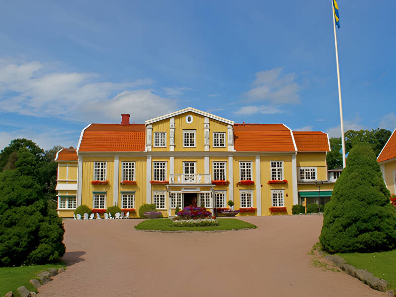 Denne historiske herregård har rødder helt tilbage i 1100-tallet, og tilbyder nogle helt unikke rammer for et afslappende ophold
