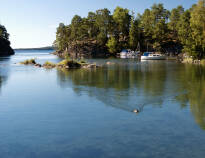 Stay by the southern shore of Lake Vänern and enjoy the sun and swimming in the summer.