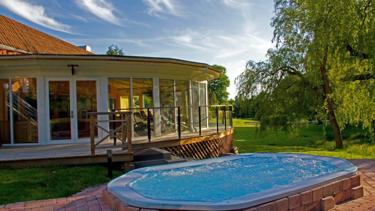 I har adgang til både sauna og fitness, og ikke mindst den lækre udendørs jacuzzi, som opvarmes hele året rundt.