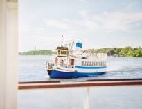 Opholdet inkluderer en gratis bådbillet til Stockholm - en tur som er en ganske særlig oplevelse i sig selv.