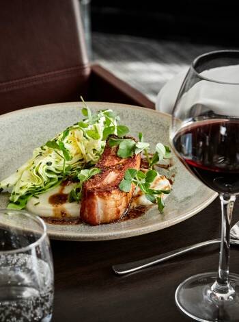 Have a good dinner in the hotel restaurant and enjoy a glass of wine in lovely surroundings.