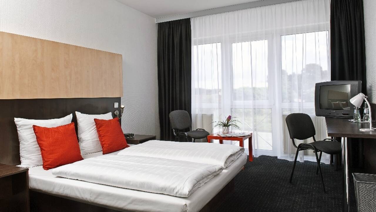 De bekväma hotellrummen bidrar till att er semester blir optimal.