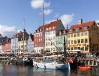 Opplev en fantastisk utflukt med shopping og sightseeing i København og nyt for eksempel stemningen i Nyhavn.