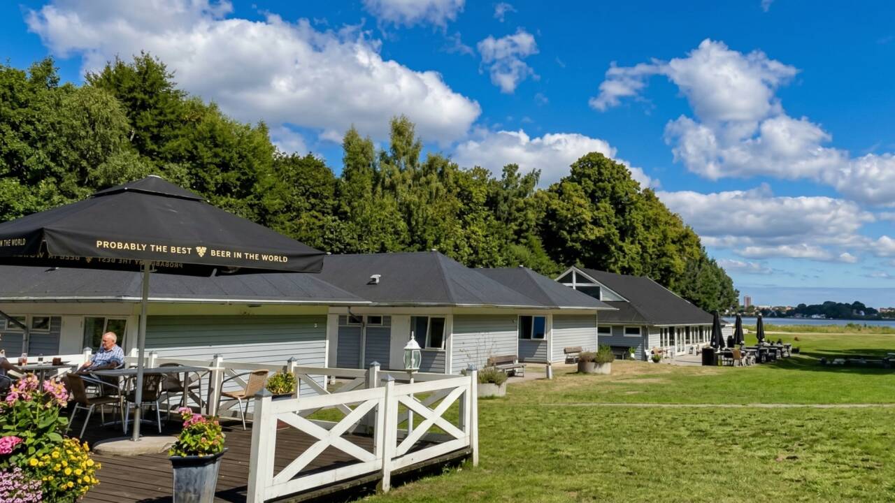 Welcome to Færgelunden located in cozy surroundings near Roskilde Fjord in Jægerspris.