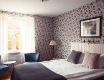 Die Zimmer sind im romantischen, klassischen Herrenhausstil eingerichtet.