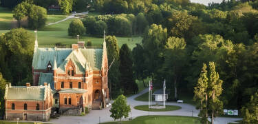 Ta en dagstur til Torreby slott, Bohusläns eneste slott. Her er en golfbane med 9 hull.