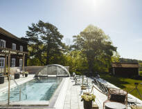 Relax the body in the spa, sauna and the heated outdoor spring