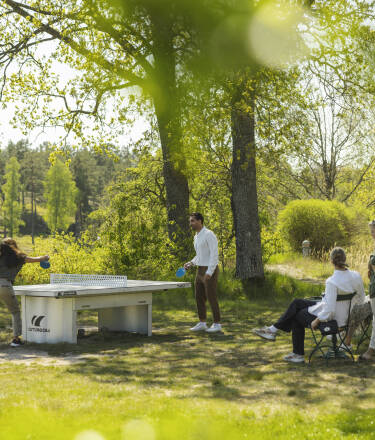Tag del av hotellets utomhusfaciliteter såsom boule och padel.
