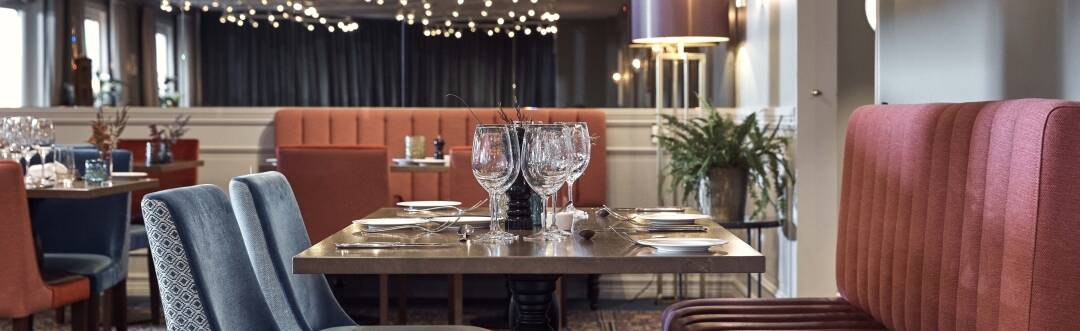 Smaka på läcker mat och i hotellets inbjudande restaurang.