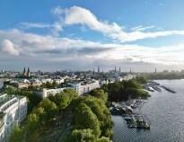 Das Hotel liegt im beliebten Hamburger Stadtteil St. Georg/Hohenfelde, nur einen kurzen Spaziergang von der Alster entfernt.