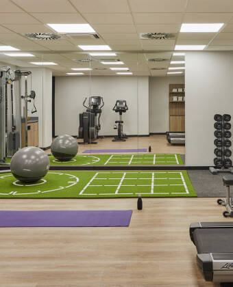 Nutzen Sie während Ihres Aufenthalts auch das hoteleigene Fitnesstudio oder die Sauna.