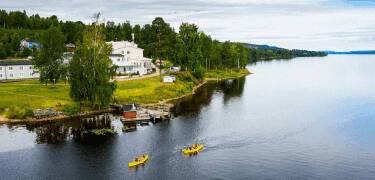 Her kan du padle kano, svømme, padle på padlebrett eller fiske i det klare vannet.