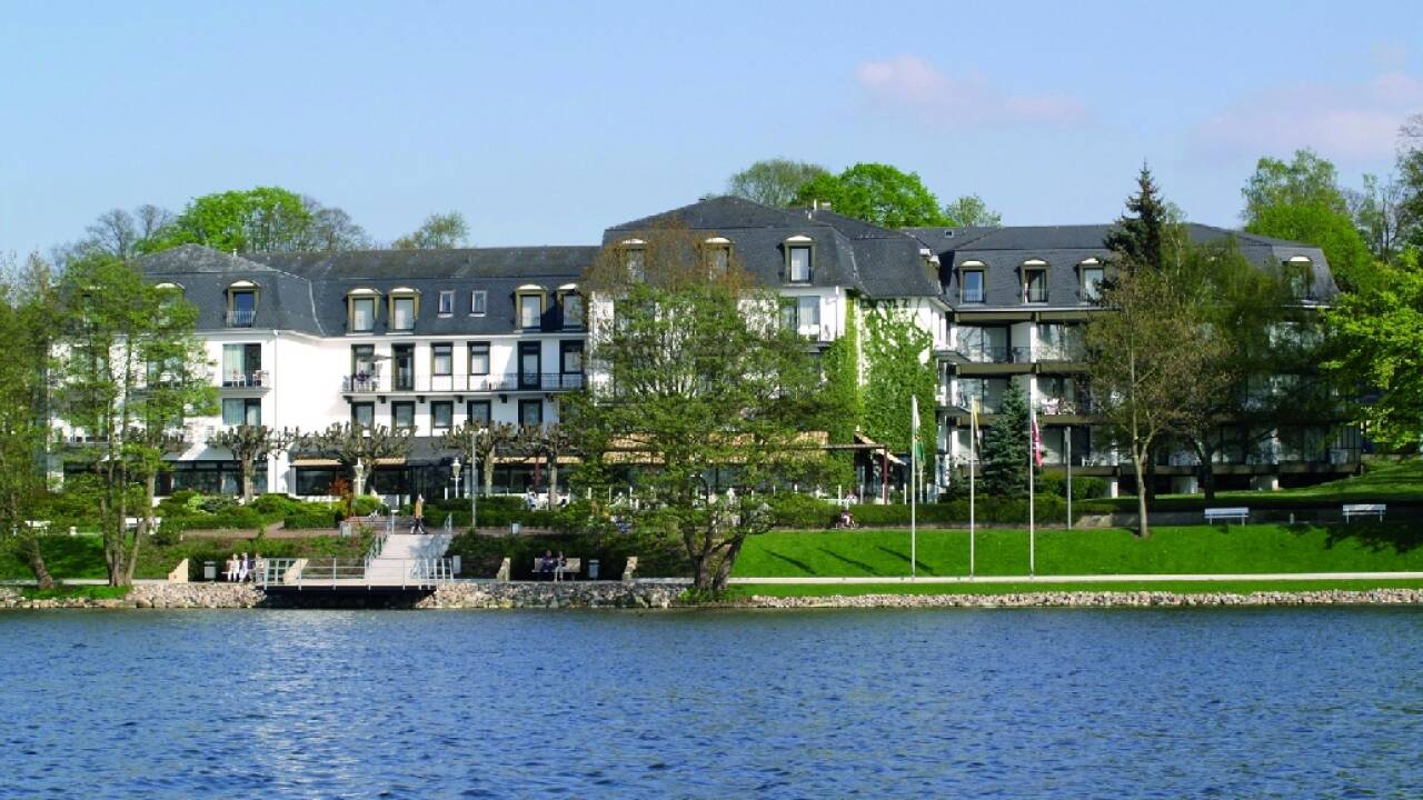 Hotellet har en skøn beliggenhed midt i naturparken Holsteinische Schweiz og lige ned til søen Dieksee