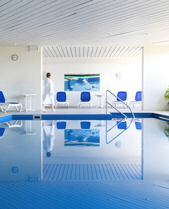 Entspannung wartet auf Sie im Hotel auch in dem gemütlichen Wellnessbereich mit Pool und Sauna.