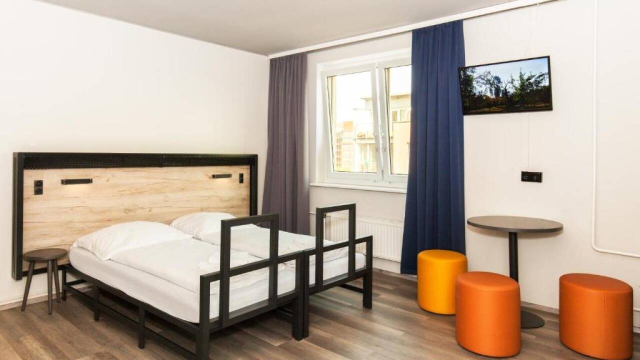 De lyse og moderne værelser giver jer en komfortabel base under ferien i Berlin.