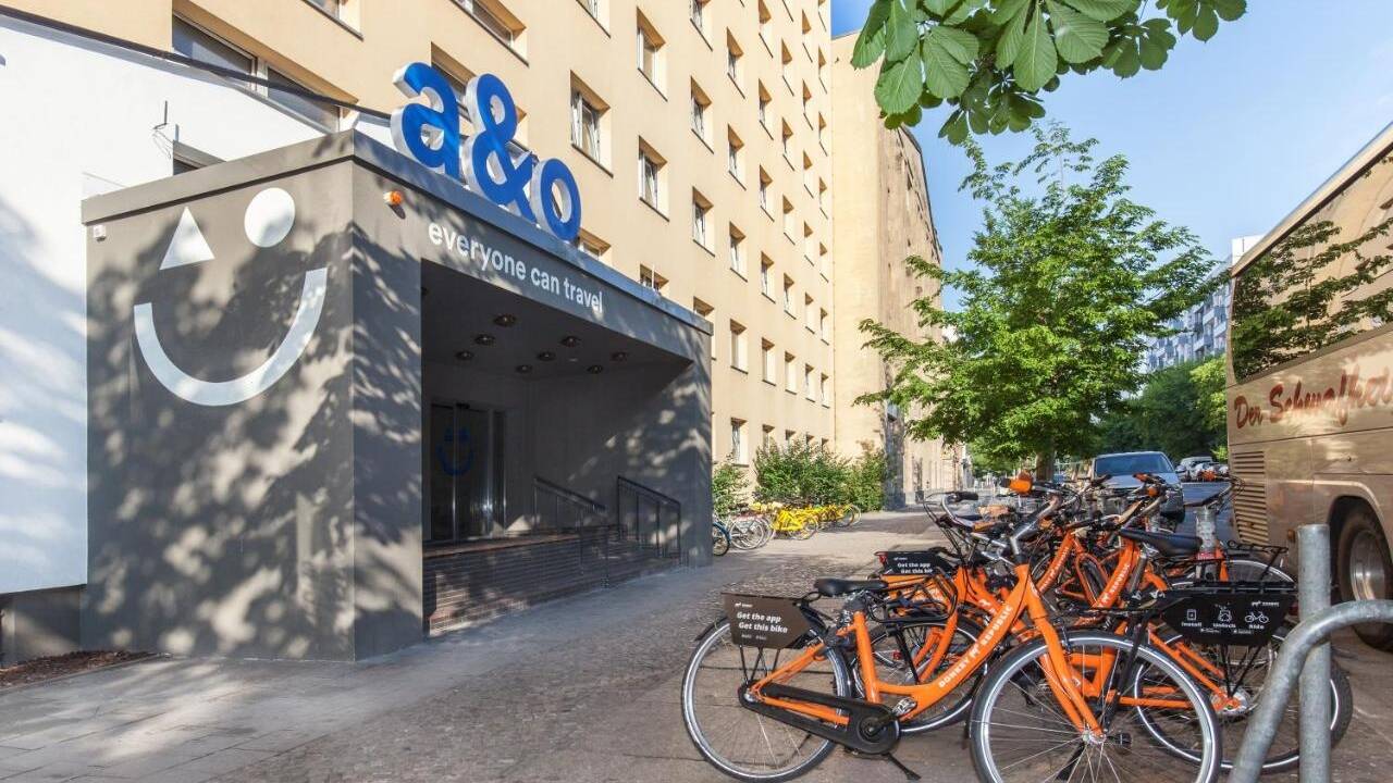 I kan leje cykler på hotellet, så I nemt kan opleve Berlin på to hjul.
