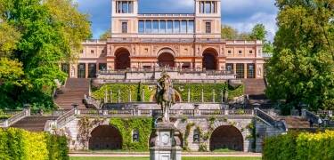 Die historischen Schlösser und Gärten von Potsdam sind in Reichweite und bieten einen ganzen Tag voller Sehenswürdigkeiten.
