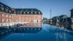 Ta ett dopp i hotellets fantastiska pool som värms upp på hållbart vis året runt