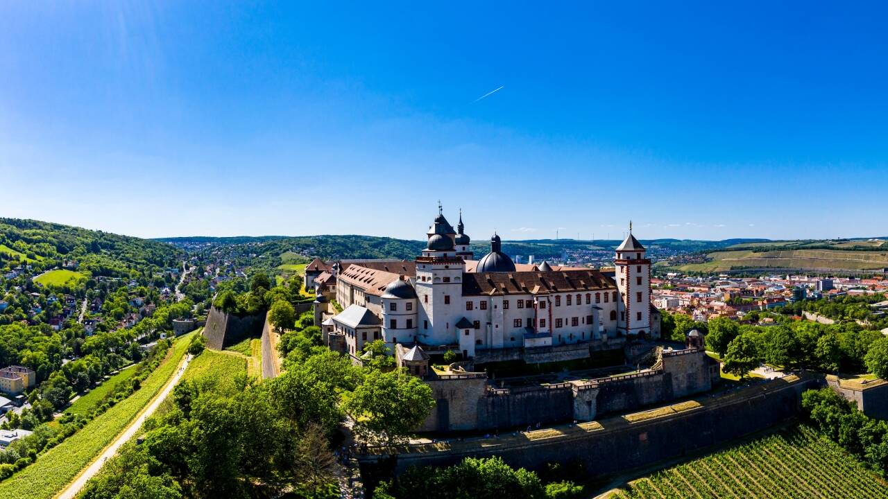 Würzburg er med sine slotte og kirker optaget på UNESCO’s verdenskulturarvsliste.