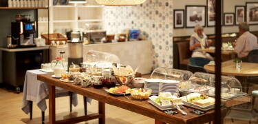 During your stay mornings start with a delicious gourmet breakfast.