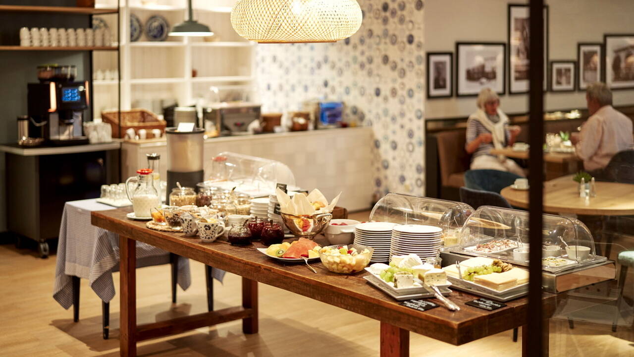 Under din vistelse inleds morgnarna med en utsökt gourmetfrukost.